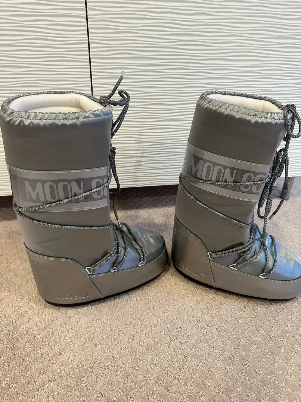 Moon Boot  MB Icon glance silver EU 39/41  US 7/8.5 new in box